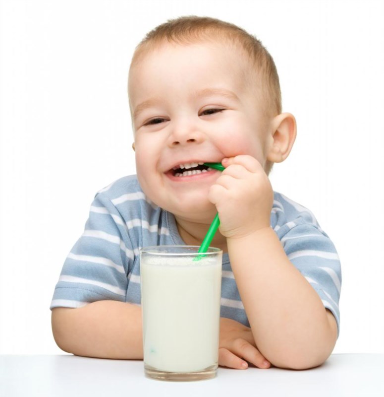 Có nên cắt khẩu phần sữa để giảm béo phì cho bé?